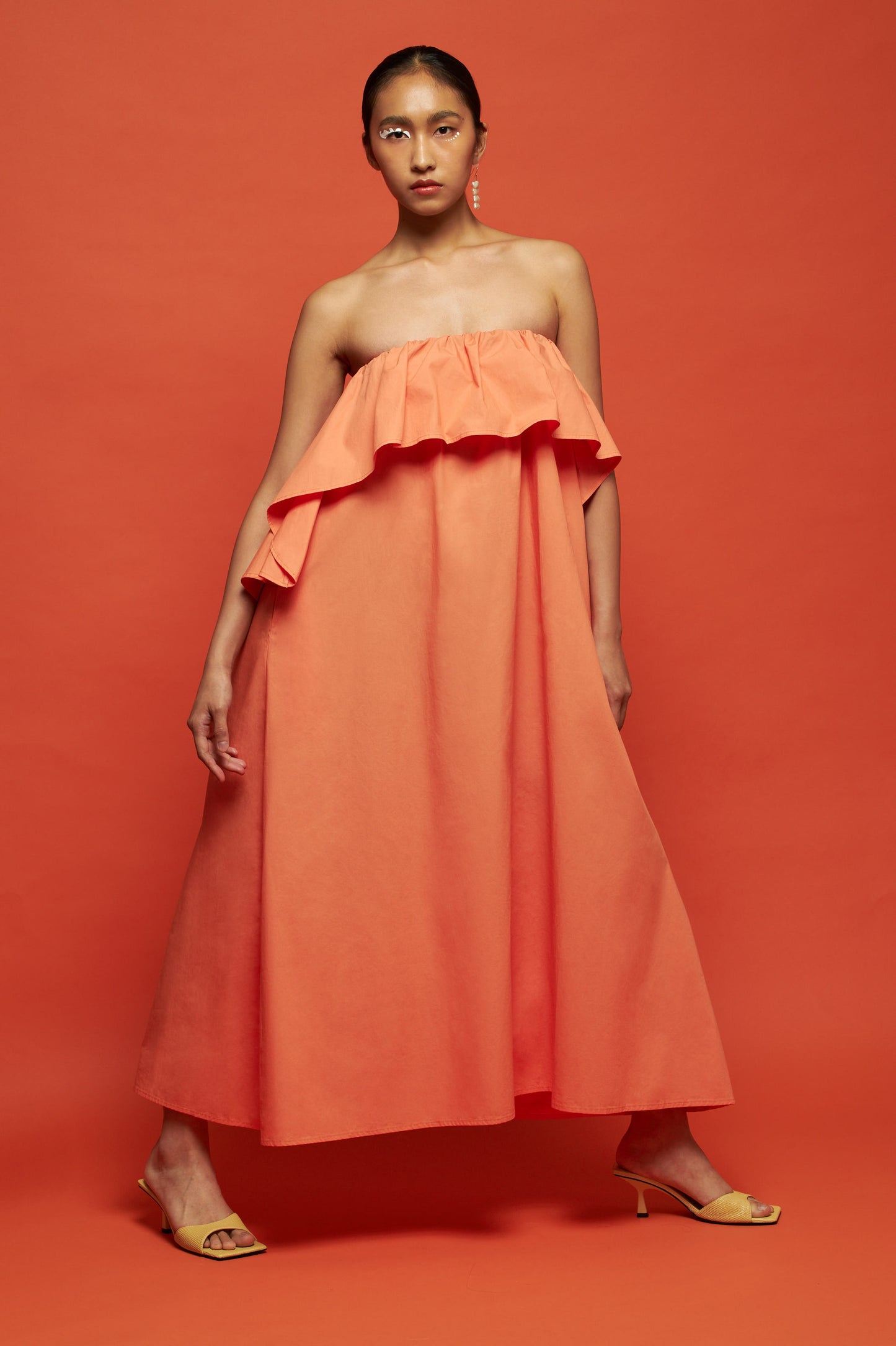 STRAPLESS RUFFLE MAXI DRESS
