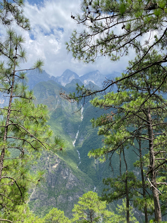 A Two-Day Hike Through the Tiger Leaping Gorge | An Essential Guide